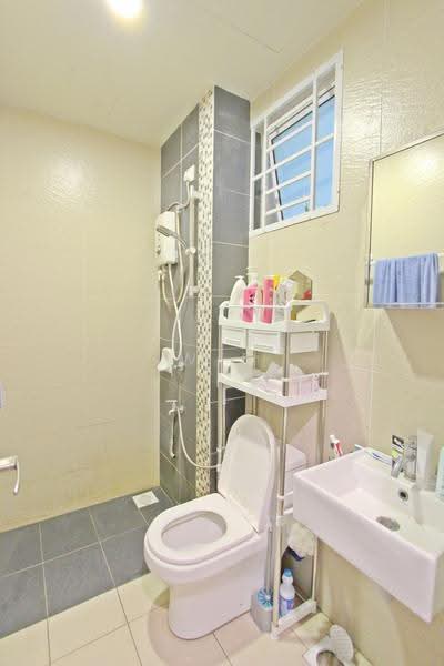 Pangsapuri untuk Dijual di Perling Heights Apartments - Wil Mong - Bathroom - PropertyGuru.com.my