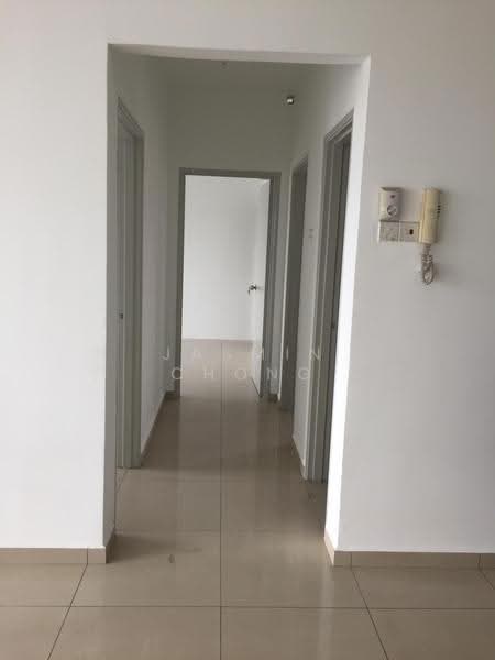 Kediaman Servis untuk Dijual di Putra Majestik - Jasmin Chong - Corridor - PropertyGuru.com.my