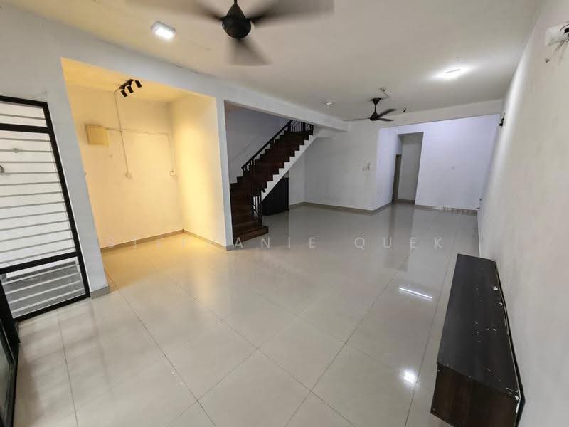 Rumah Teres 2-Tingkat untuk Disewa di Bandar Bukit Raja (Klang) - Stephanie Quek - Living Room - PropertyGuru.com.my
