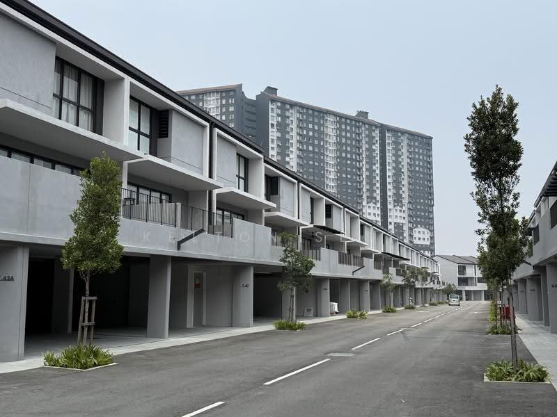 Rumah Teres 2.5-Tingkat untuk Dijual di Taman Bukit Serdang (Seri Kembangan) - Kelton Seet - Exterior - PropertyGuru.com.my