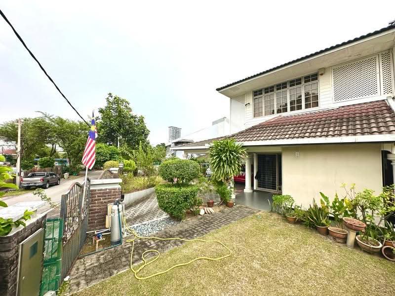 Rumah Berkembar untuk Dijual di Kelana Jaya (Petaling Jaya) - Deeya Yusof - Exterior - PropertyGuru.com.my