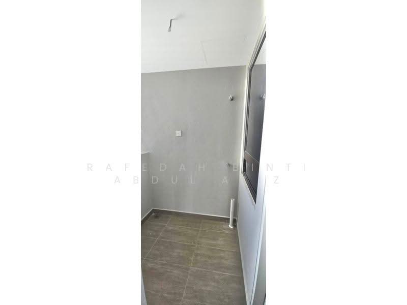 Kediaman Servis untuk Dijual di The Pulse Residence - Rafedah Binti Abdul Aziz - Balcony - PropertyGuru.com.my