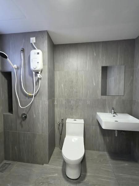 Kediaman Servis untuk Disewa di Savvy @ Riana Dutamas - Harper Tan - Bathroom - PropertyGuru.com.my