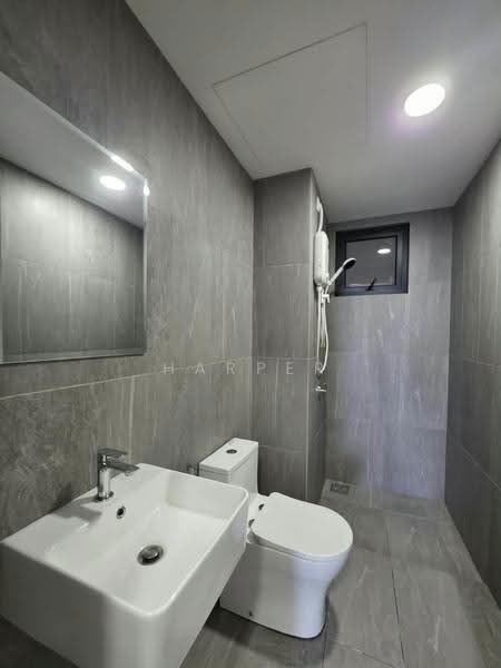 Kediaman Servis untuk Disewa di Savvy @ Riana Dutamas - Harper Tan - Bathroom - PropertyGuru.com.my