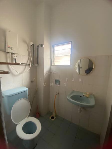 Rumah Teres untuk Disewa di Usj 13 (Subang Jaya) - Yee Cheak Chen - Bathroom - PropertyGuru.com.my