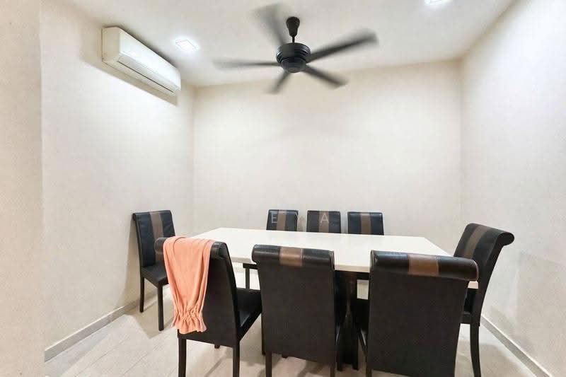 Rumah Teres 2.5-Tingkat untuk Dijual di Bukit Antarabangsa (Ulu Kelang) - Deeya Yusof - Dining Room - PropertyGuru.com.my