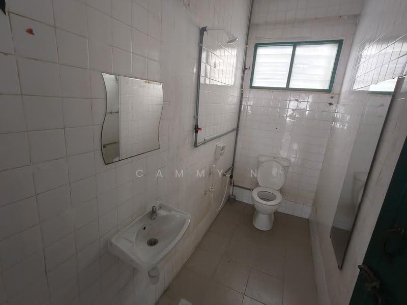 Shop / Office for Rent in Bandar Sri Damansara (Selangor) - Cammy N - Bathroom - PropertyGuru.com.my