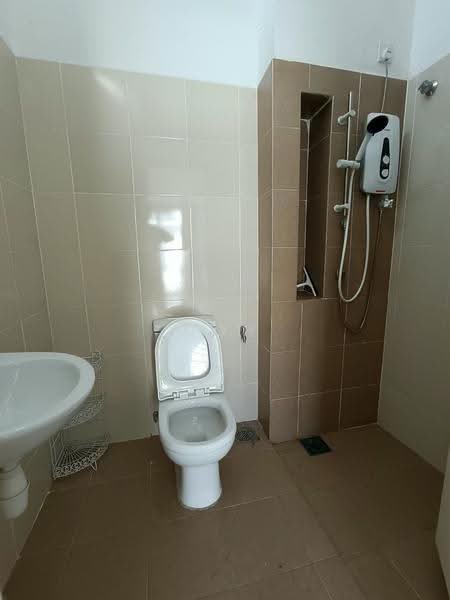 Rumah Teres 2-Tingkat untuk Disewa di Country Villas Resort (Ayer Keroh) - Goh Jun Khai - Bathroom - PropertyGuru.com.my