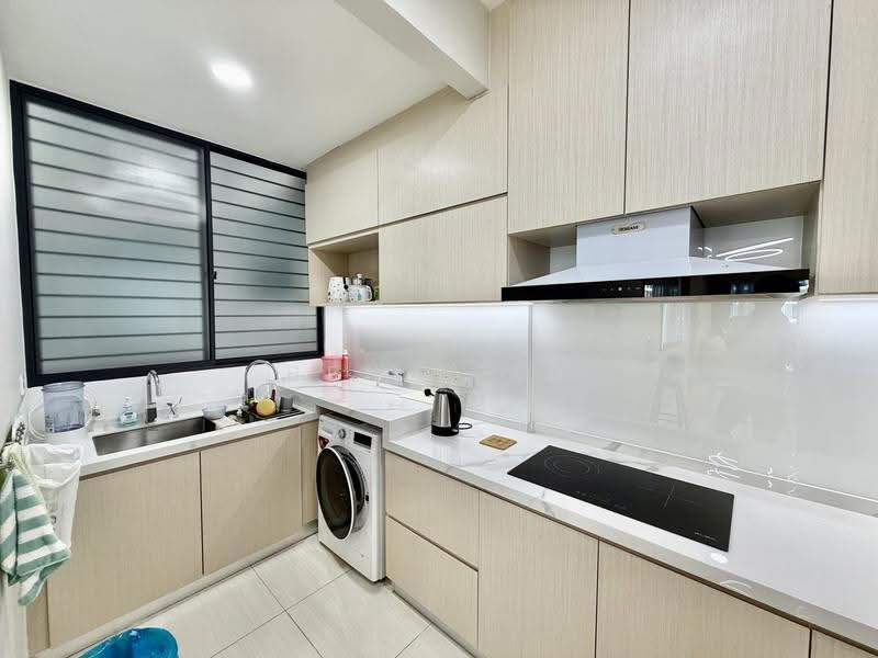 Kondominium untuk Dijual di Queens Residences Q1 @ Queens Waterfront - Ben Liau - Kitchen - PropertyGuru.com.my