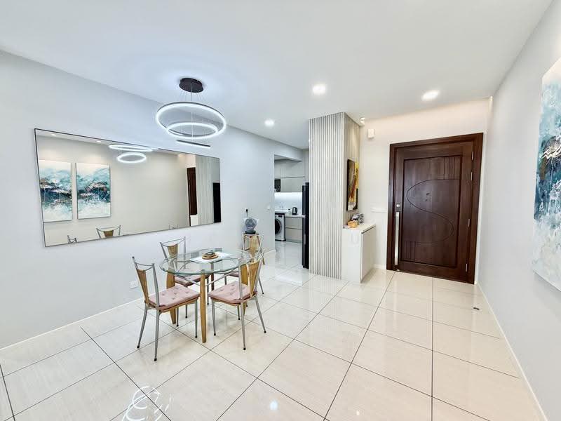 Kondominium untuk Dijual di Queens Residences Q1 @ Queens Waterfront - Ben Liau - Dining Room - PropertyGuru.com.my