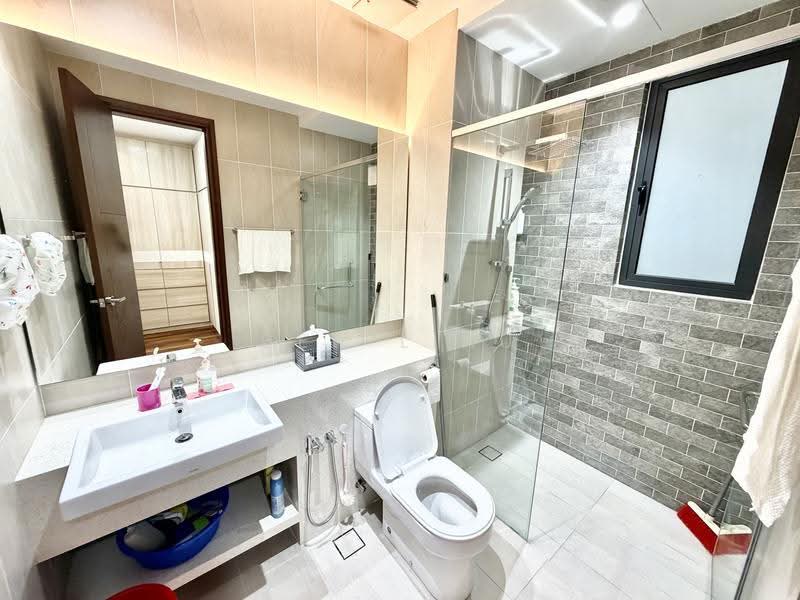 Kondominium untuk Dijual di Queens Residences Q1 @ Queens Waterfront - Ben Liau - Bathroom - PropertyGuru.com.my