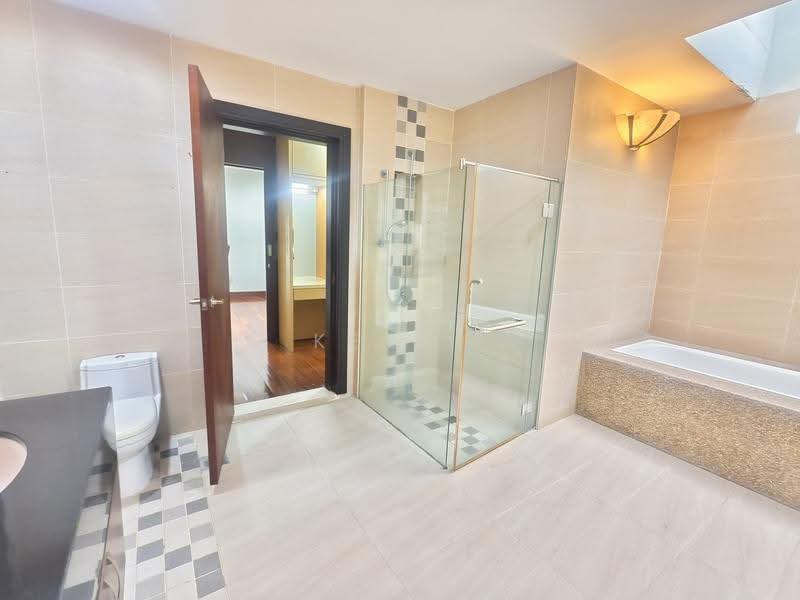 Rumah Berkembar untuk Dijual di Riverview Kemensah (Melawati) - Kew . - Bathroom - PropertyGuru.com.my