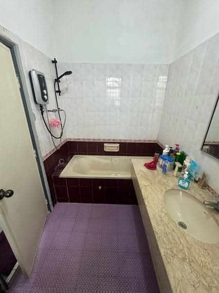 Rumah Teres 2-Tingkat untuk Dijual di Bandar Seri Alam (Masai) - Carson . - Bathroom - PropertyGuru.com.my