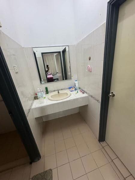 Rumah Teres 2-Tingkat untuk Dijual di Bandar Seri Alam (Masai) - Carson . - Bathroom - PropertyGuru.com.my