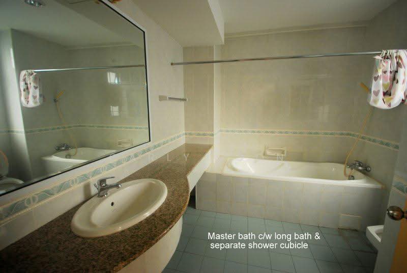Kondominium untuk Dijual di The Straits View Condominium - Carly Voon - Bathroom - PropertyGuru.com.my