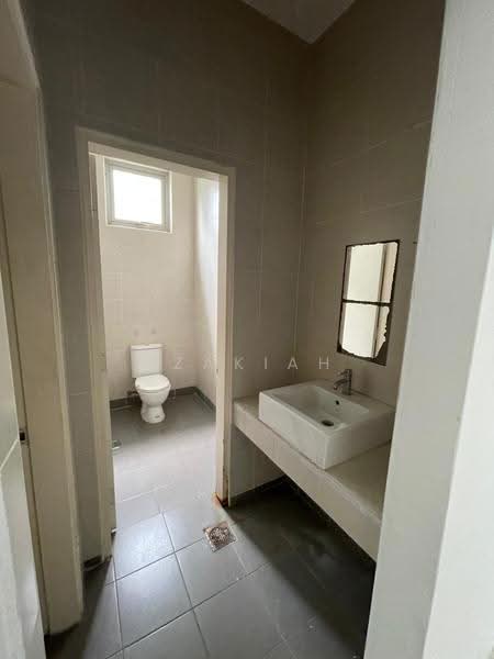 Shop / Office untuk Disewa di Bukit Jelutong (Shah Alam) - Izakiah Binti Zaharul Bakri - Bathroom - PropertyGuru.com.my
