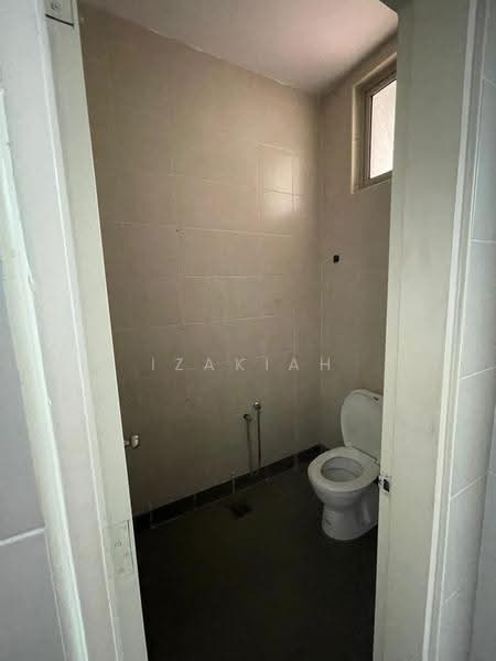 Shop / Office untuk Disewa di Bukit Jelutong (Shah Alam) - Izakiah Binti Zaharul Bakri - Bathroom - PropertyGuru.com.my