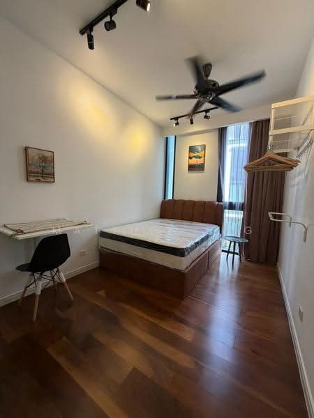 Kondominium untuk Dijual di Shorefront Residences - Matthew Png - Bedroom - PropertyGuru.com.my