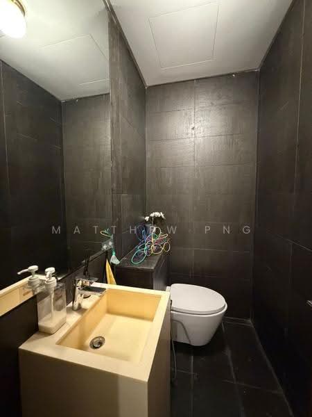 Kondominium untuk Dijual di Shorefront Residences - Matthew Png - Bathroom - PropertyGuru.com.my