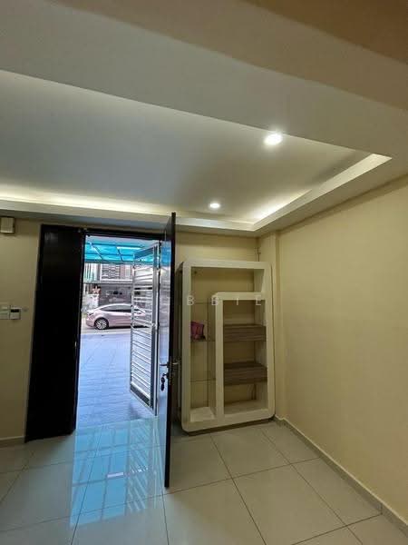 2-storey Terraced House for Sale in Setia Tropika (Johor Bahru) - Robbie Tan - Entrance - PropertyGuru.com.my