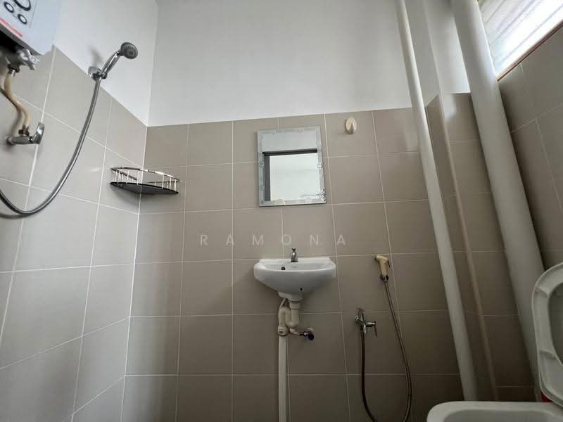 Pangsapuri untuk Disewa di Kiara Apartment - Ramona Tan - Bathroom - PropertyGuru.com.my