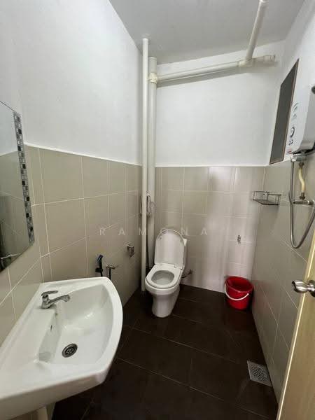 Pangsapuri untuk Disewa di Kiara Apartment - Ramona Tan - Bathroom - PropertyGuru.com.my