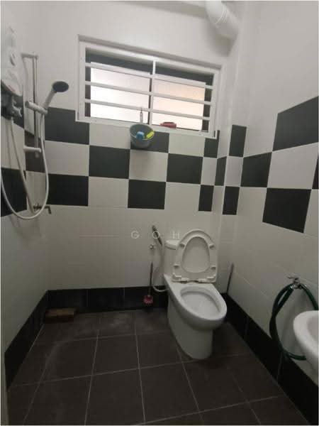 Rumah Teres 2-Tingkat untuk Disewa di Taman Sentosa (Bukit Baru) - Goh Jun Khai - Bathroom - PropertyGuru.com.my