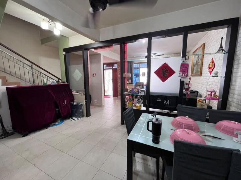 2-storey Terraced House for Sale in Taman Skudai Indah (Skudai) - Jeffrey Lim - Living Room - PropertyGuru.com.my