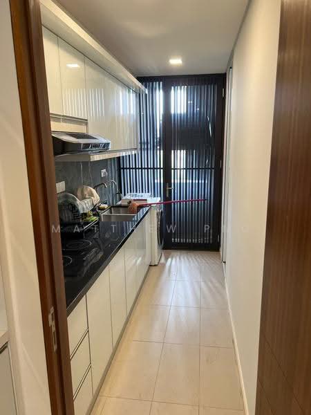 Condominium for Sale at Shorefront Residences - Matthew Png - Kitchen - PropertyGuru.com.my