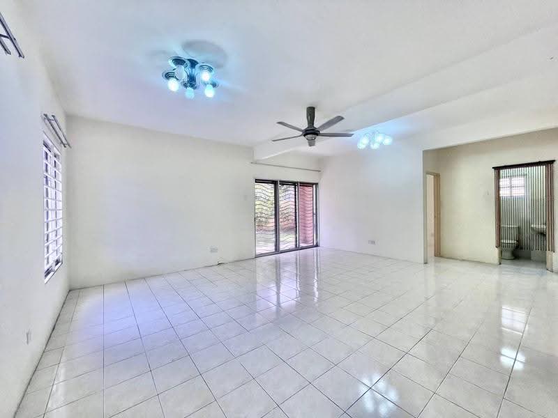 Semi-Detached House for Sale in Bandar Bukit Mahkota (Bangi) - Deeya Yusof - PropertyGuru.com.my