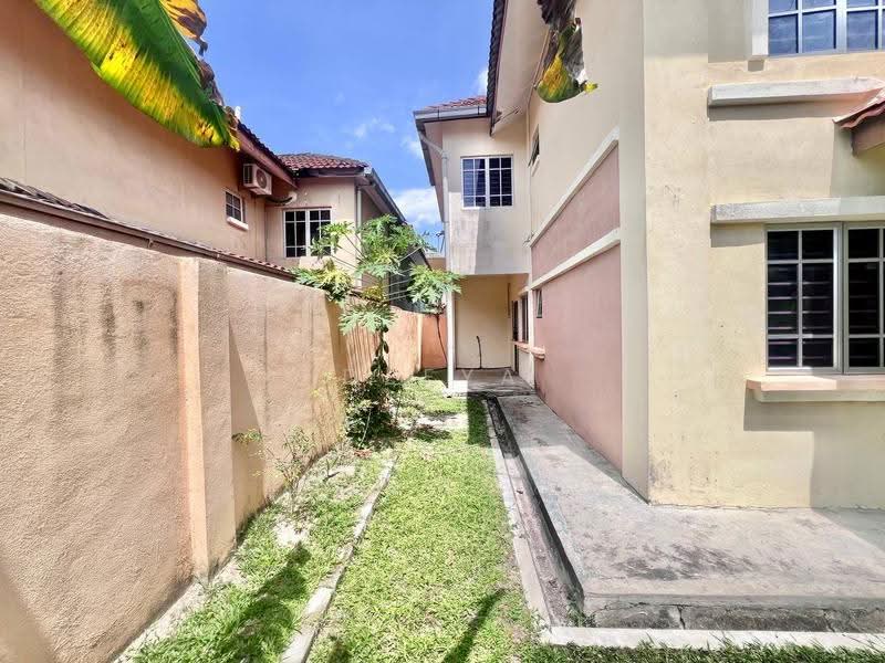 Semi-Detached House for Sale in Bandar Bukit Mahkota (Bangi) - Deeya Yusof - PropertyGuru.com.my