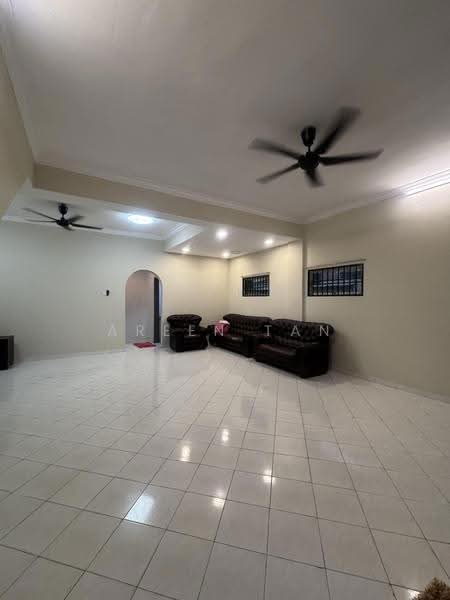Rumah Teres 2-Tingkat untuk Disewa di Taman Gembira (Klang) - Areen Tan - Living Room - PropertyGuru.com.my
