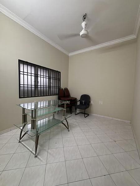 Rumah Teres 2-Tingkat untuk Disewa di Taman Gembira (Klang) - Areen Tan - Living Room - PropertyGuru.com.my