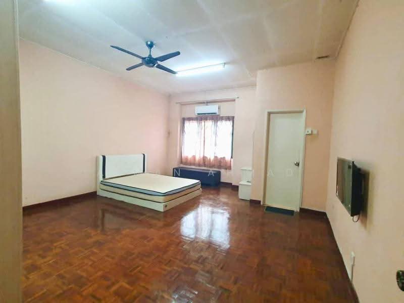 Rumah Teres 2-Tingkat untuk Dijual di Taman Subang Impian (Shah Alam) - Azman Ahmad - PropertyGuru.com.my
