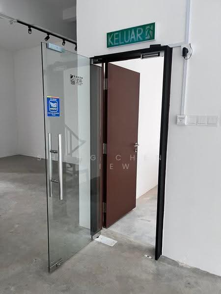Shop / Office untuk Disewa di Austin Crest (Johor Bahru) - Sheng Cheng Tiew - Entrance - PropertyGuru.com.my