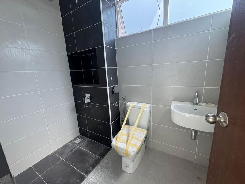 Semi-Detached House for Sale in Taman Seri Austin (Tebrau) - William Tay - Bathroom - PropertyGuru.com.my