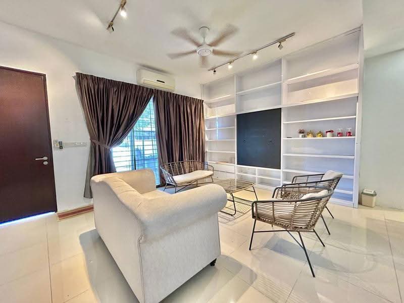 2-storey Terraced House for Sale in Seksyen 16 (Shah Alam) - Syukor Hartanah - Living Room - PropertyGuru.com.my