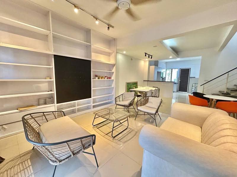 2-storey Terraced House for Sale in Seksyen 16 (Shah Alam) - Syukor Hartanah - Living Room - PropertyGuru.com.my