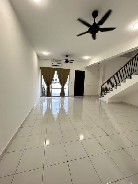 Rumah Teres 2-Tingkat untuk Disewa di Bandar Bukit Tinggi (Klang) - Geoff Lim - Living Room - PropertyGuru.com.my