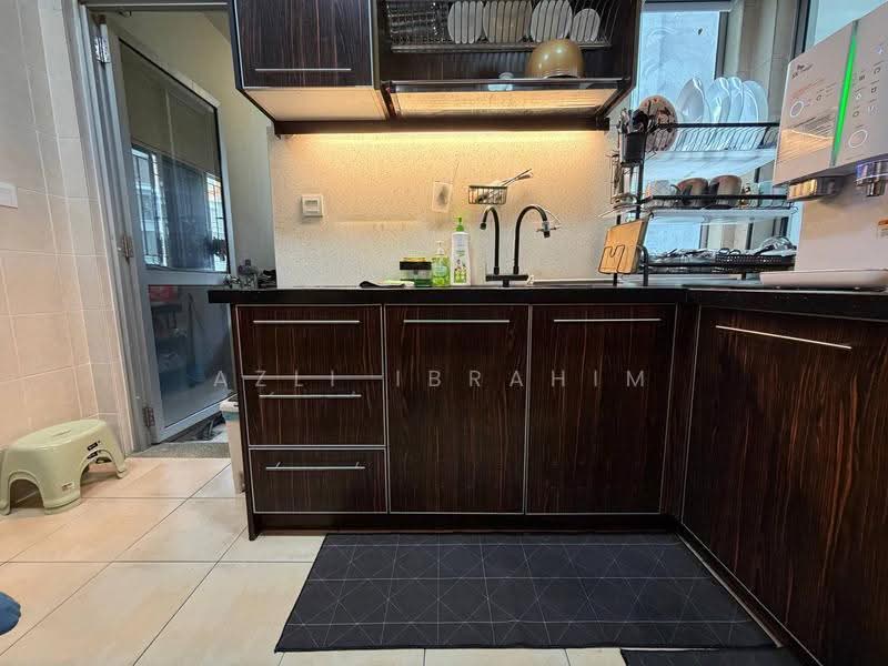 Kondominium untuk Dijual di Desa Putra - Azli Ibrahim - Kitchen - PropertyGuru.com.my