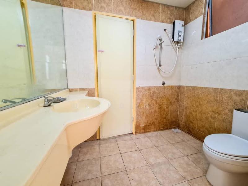 Condominium for Sale at Platinum Hill PV 6 - Brandon . - PropertyGuru.com.my