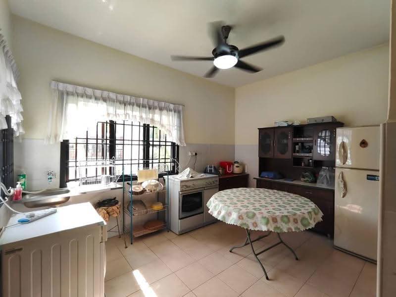 2-storey Terraced House for Rent in Bandar Baru Permas Jaya (Permas Jaya) - Kok Hui - Kitchen - PropertyGuru.com.my