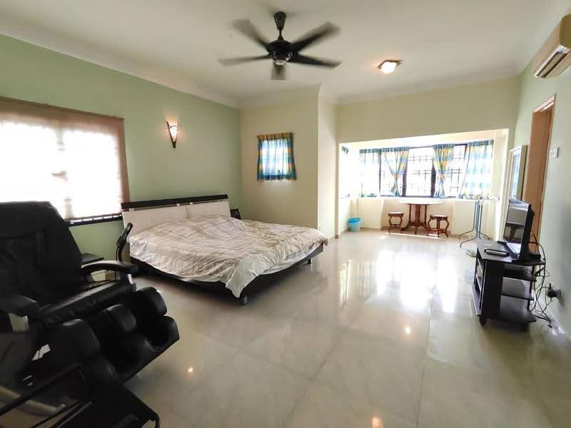 2-storey Terraced House for Rent in Bandar Baru Permas Jaya (Permas Jaya) - Kok Hui - Bedroom - PropertyGuru.com.my