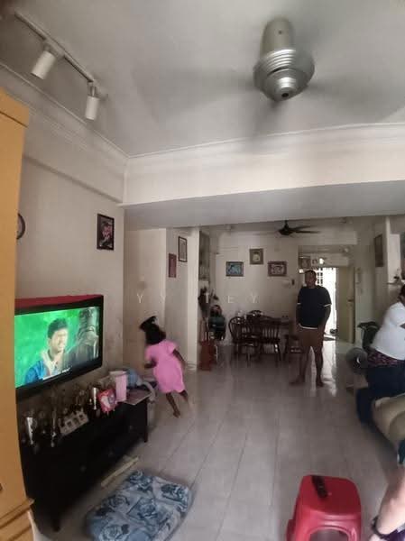 Pangsapuri untuk Dijual di Bayu Puteri 2 - YY Tey - Living Room - PropertyGuru.com.my