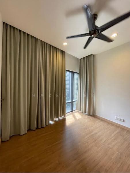 Kediaman Servis untuk Dijual di St Mary Residences - Hazel Lee - Ensuite Room - PropertyGuru.com.my