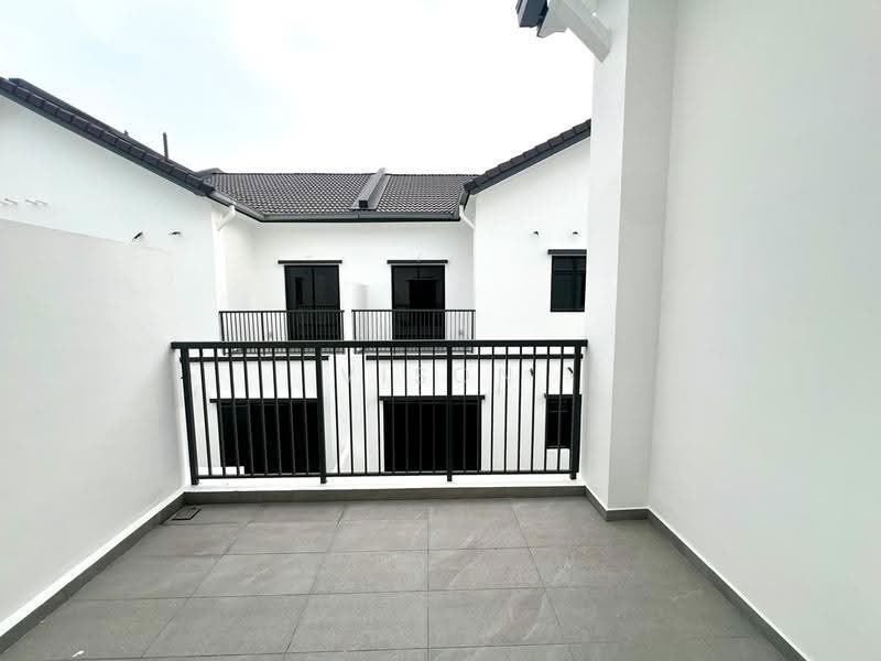 Rumah Kluster untuk Disewa di Taman Ekoflora (Johor Bahru) - Vison Foo - Balcony - PropertyGuru.com.my