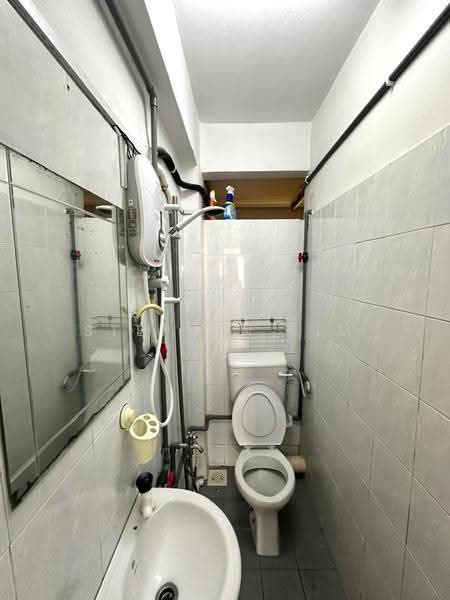 Pangsapuri untuk Disewa di Dahlia Apartment - Stephen Lim - Bathroom - PropertyGuru.com.my