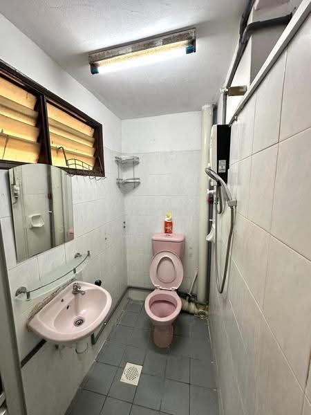 Pangsapuri untuk Disewa di Dahlia Apartment - Stephen Lim - Bathroom - PropertyGuru.com.my