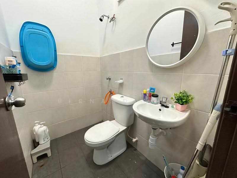 3-storey Terraced House for Sale in Taman Kundang Jaya (Rawang) - Bernard Ong - Bathroom - PropertyGuru.com.my