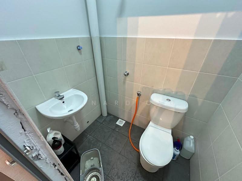 3-storey Terraced House for Sale in Taman Kundang Jaya (Rawang) - Bernard Ong - Bathroom - PropertyGuru.com.my
